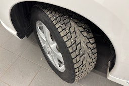 valkoinen Mitsubishi Outlander PHEV 2016 kuva 10.