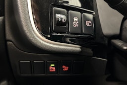 valkoinen Mitsubishi Outlander PHEV 2016 kuva 16.