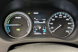 valkoinen Mitsubishi Outlander PHEV 2016 kuva 20.