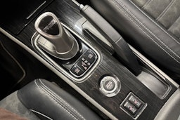 valkoinen Mitsubishi Outlander PHEV 2016 kuva 24.