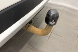 valkoinen Mitsubishi Outlander PHEV 2016 kuva 25.