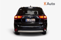 Musta Mitsubishi Outlander PHEV 2016 kuva 3.