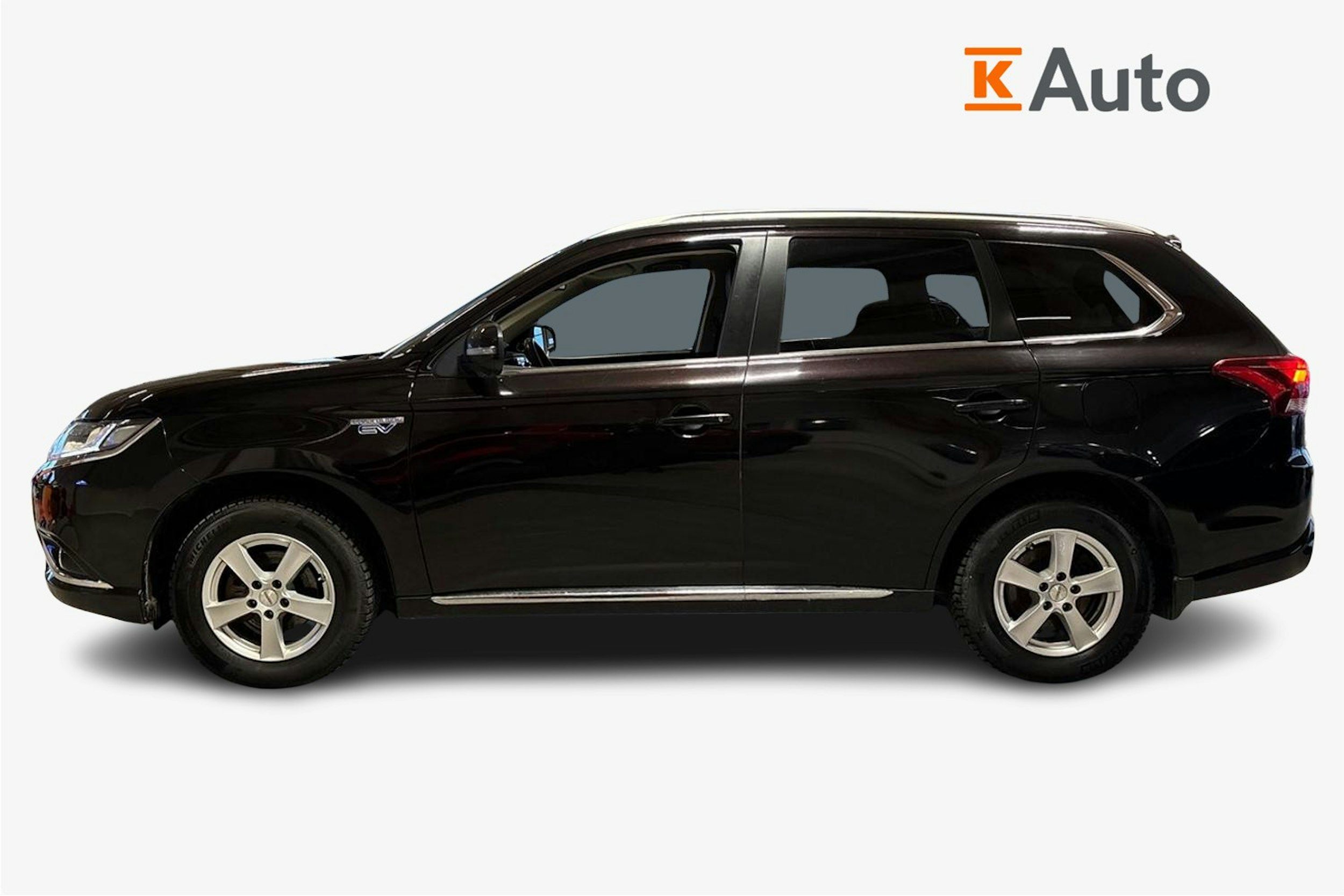 Musta Mitsubishi Outlander PHEV 2016 kuva 6.