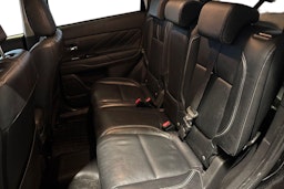 Musta Mitsubishi Outlander PHEV 2016 kuva 10.