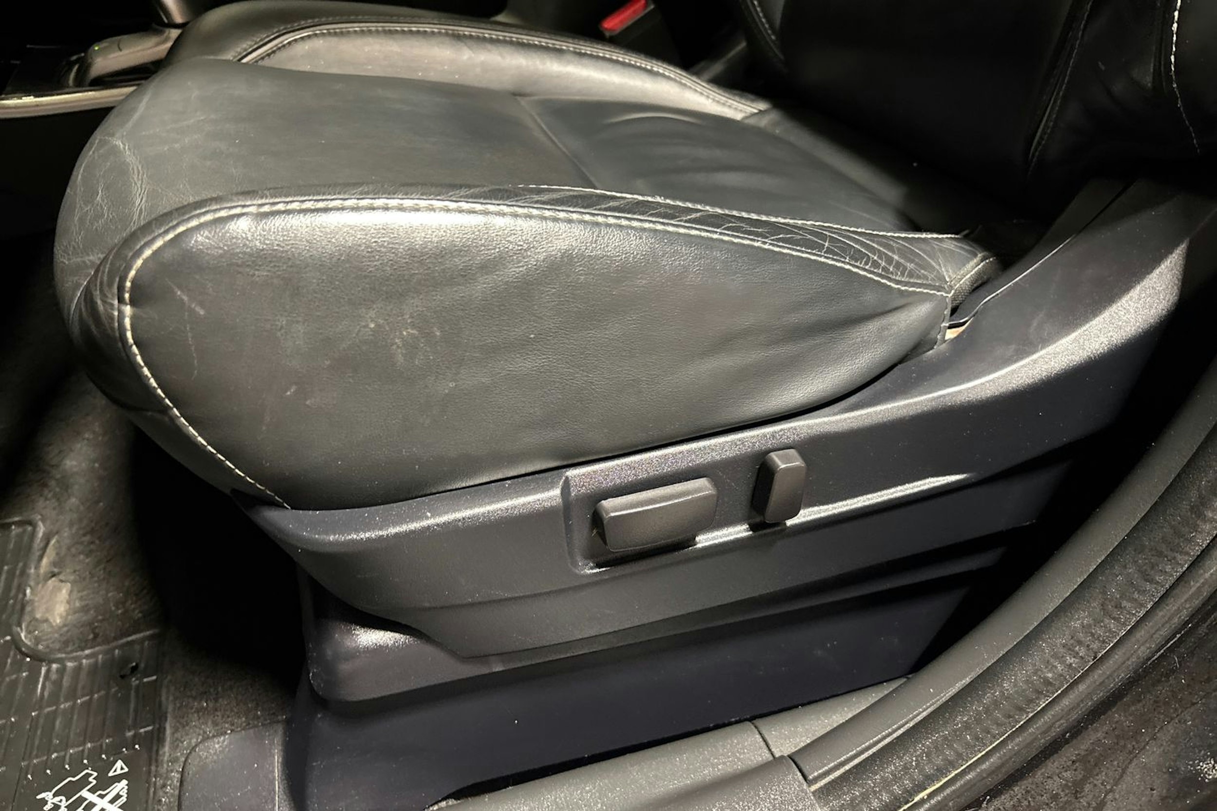 Musta Mitsubishi Outlander PHEV 2016 kuva 17.