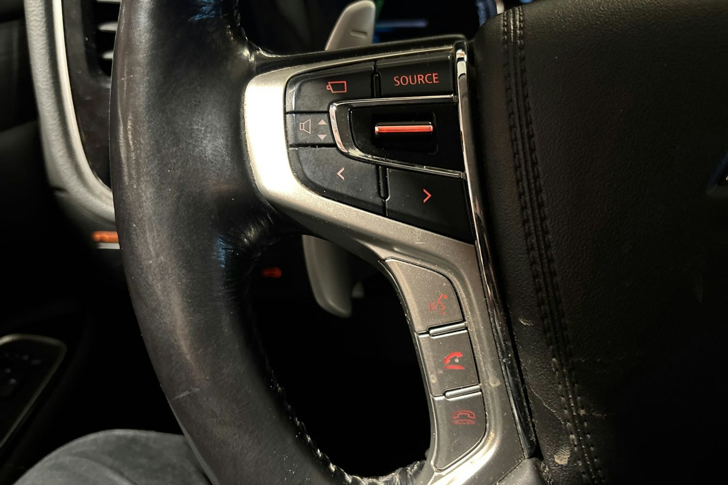 Musta Mitsubishi Outlander PHEV 2016 kuva 18.