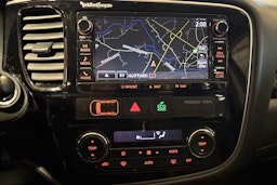 Musta Mitsubishi Outlander PHEV 2016 kuva 20.