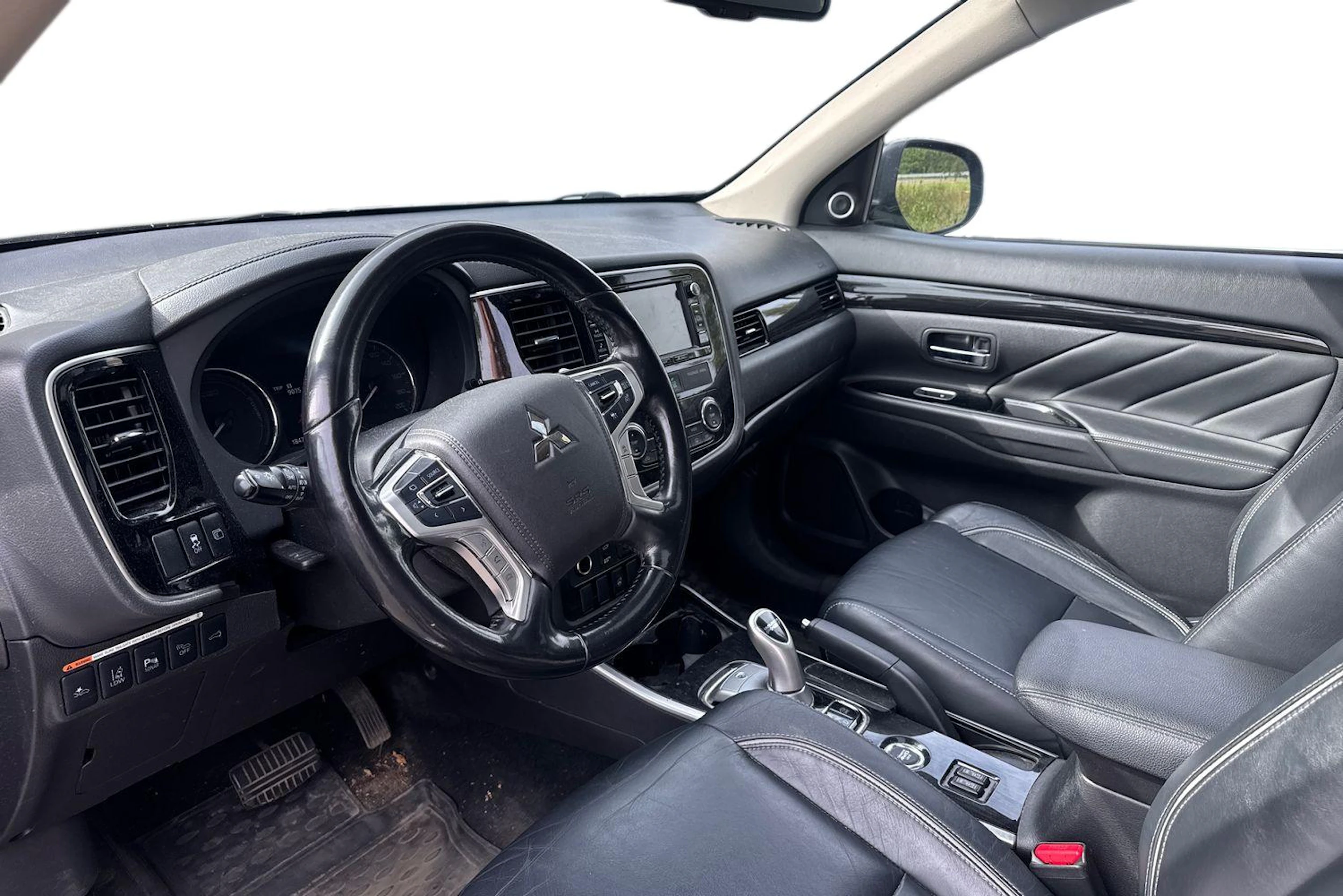 musta Mitsubishi Outlander PHEV 2016 kuva 3.