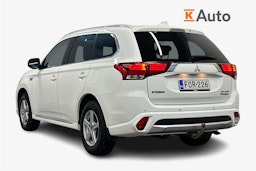valkoinen Mitsubishi Outlander PHEV 2016 kuva 2.