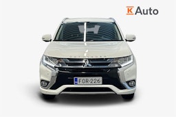 valkoinen Mitsubishi Outlander PHEV 2016 kuva 5.