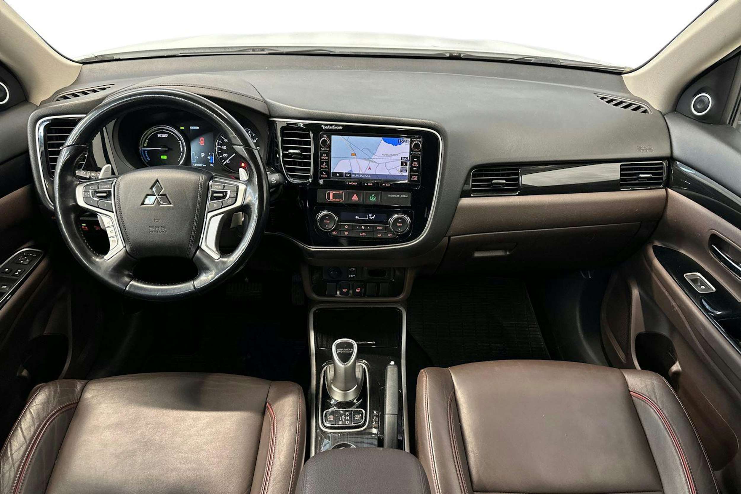 valkoinen Mitsubishi Outlander PHEV 2016 kuva 9.