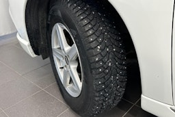 valkoinen Mitsubishi Outlander PHEV 2016 kuva 11.