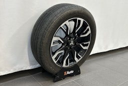 valkoinen Mitsubishi Outlander PHEV 2016 kuva 13.