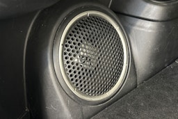 valkoinen Mitsubishi Outlander PHEV 2016 kuva 19.