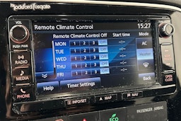 valkoinen Mitsubishi Outlander PHEV 2016 kuva 25.