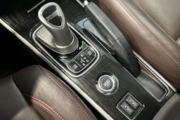 valkoinen Mitsubishi Outlander PHEV 2016 kuva 28.