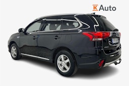Musta Mitsubishi Outlander PHEV 2016 kuva 2.