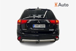 Musta Mitsubishi Outlander PHEV 2016 kuva 3.