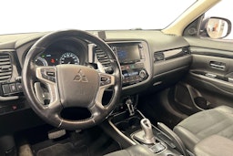 Musta Mitsubishi Outlander PHEV 2016 kuva 7.