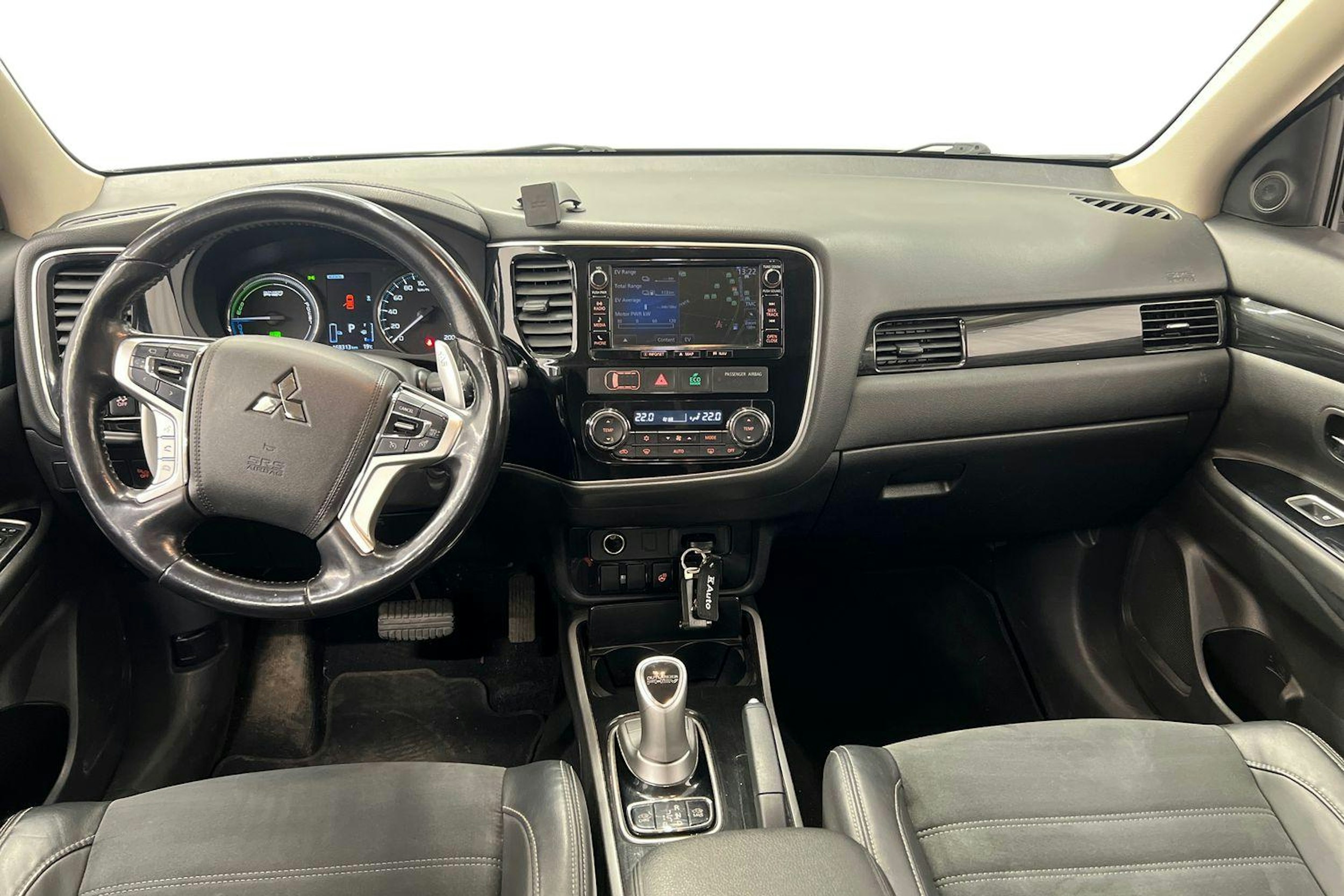 Musta Mitsubishi Outlander PHEV 2016 kuva 9.