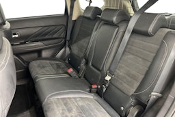 Musta Mitsubishi Outlander PHEV 2016 kuva 10.