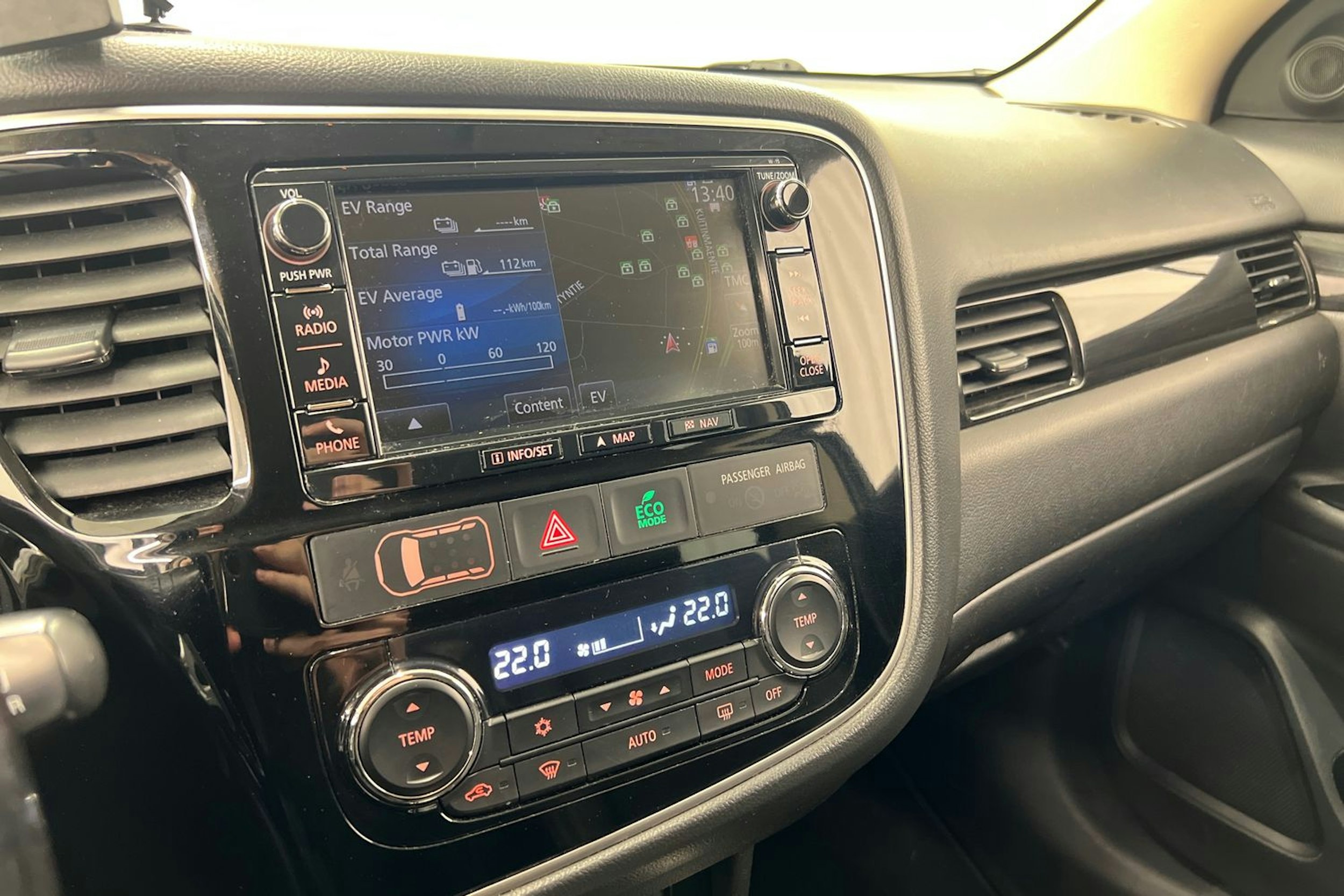 Musta Mitsubishi Outlander PHEV 2016 kuva 18.