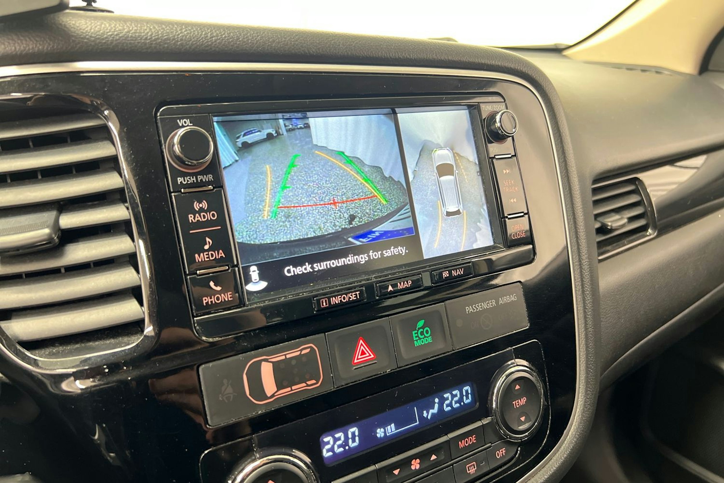 Musta Mitsubishi Outlander PHEV 2016 kuva 19.