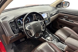 punainen Mitsubishi Outlander PHEV 2016 kuva 7.