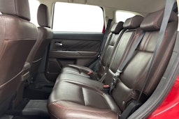 punainen Mitsubishi Outlander PHEV 2016 kuva 10.