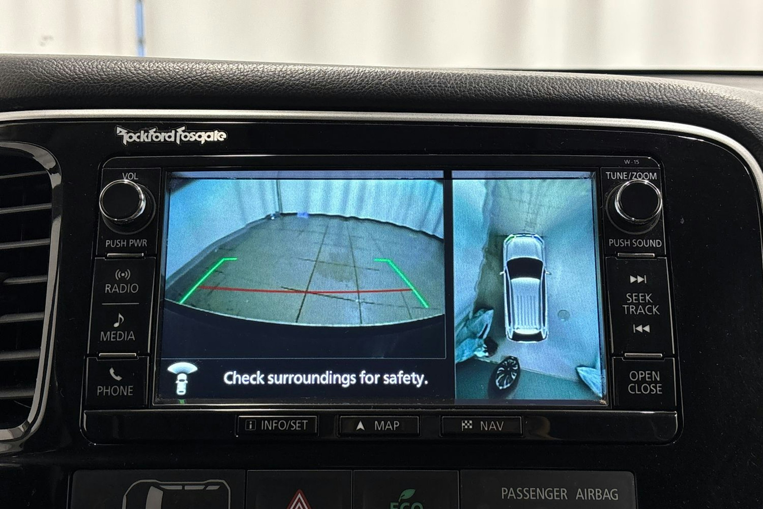 punainen Mitsubishi Outlander PHEV 2016 kuva 20.