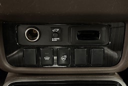 punainen Mitsubishi Outlander PHEV 2016 kuva 22.