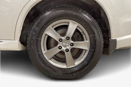 valkoinen Mitsubishi Outlander PHEV 2016 kuva 11.