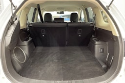 valkoinen Mitsubishi Outlander PHEV 2016 kuva 14.