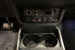 valkoinen Mitsubishi Outlander PHEV 2016 kuva 23.