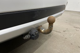 valkoinen Mitsubishi Outlander PHEV 2016 kuva 29.