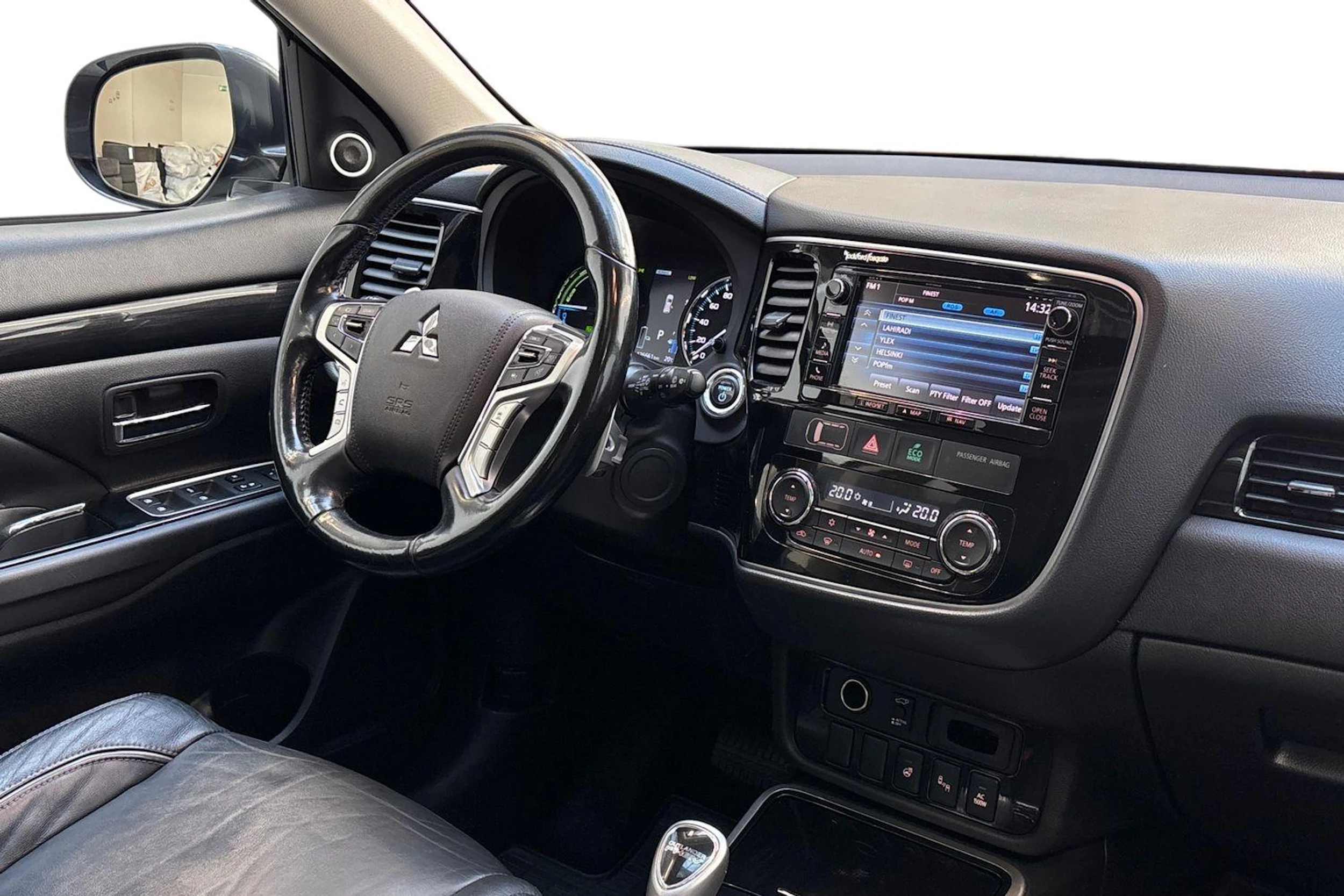 musta Mitsubishi Outlander PHEV 2017 kuva 7.