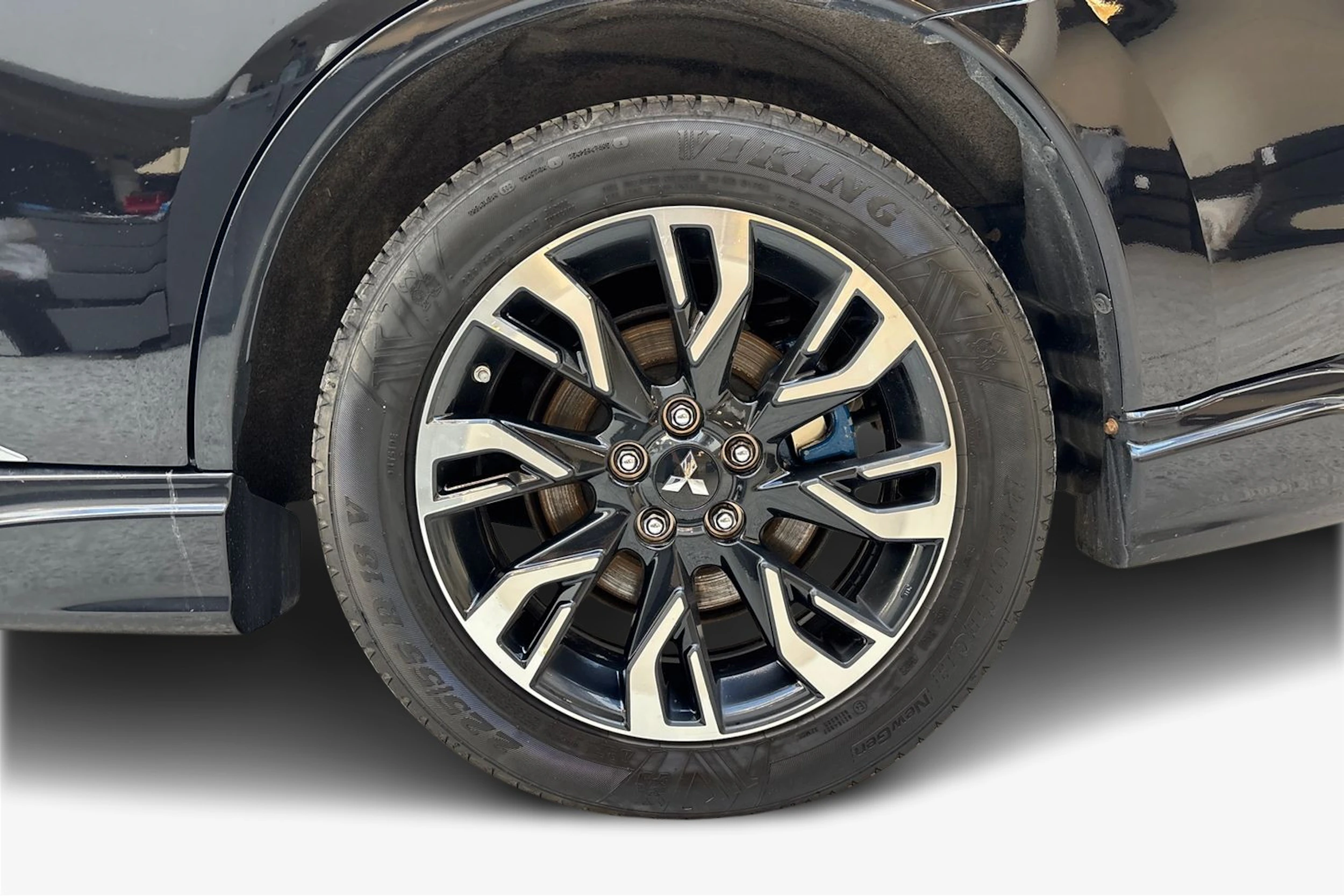 musta Mitsubishi Outlander PHEV 2017 kuva 9.