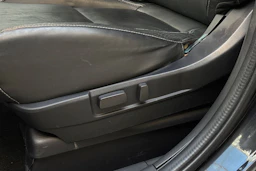 musta Mitsubishi Outlander PHEV 2017 kuva 12.