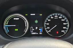 musta Mitsubishi Outlander PHEV 2017 kuva 13.