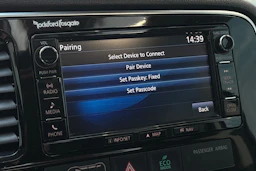 musta Mitsubishi Outlander PHEV 2017 kuva 18.