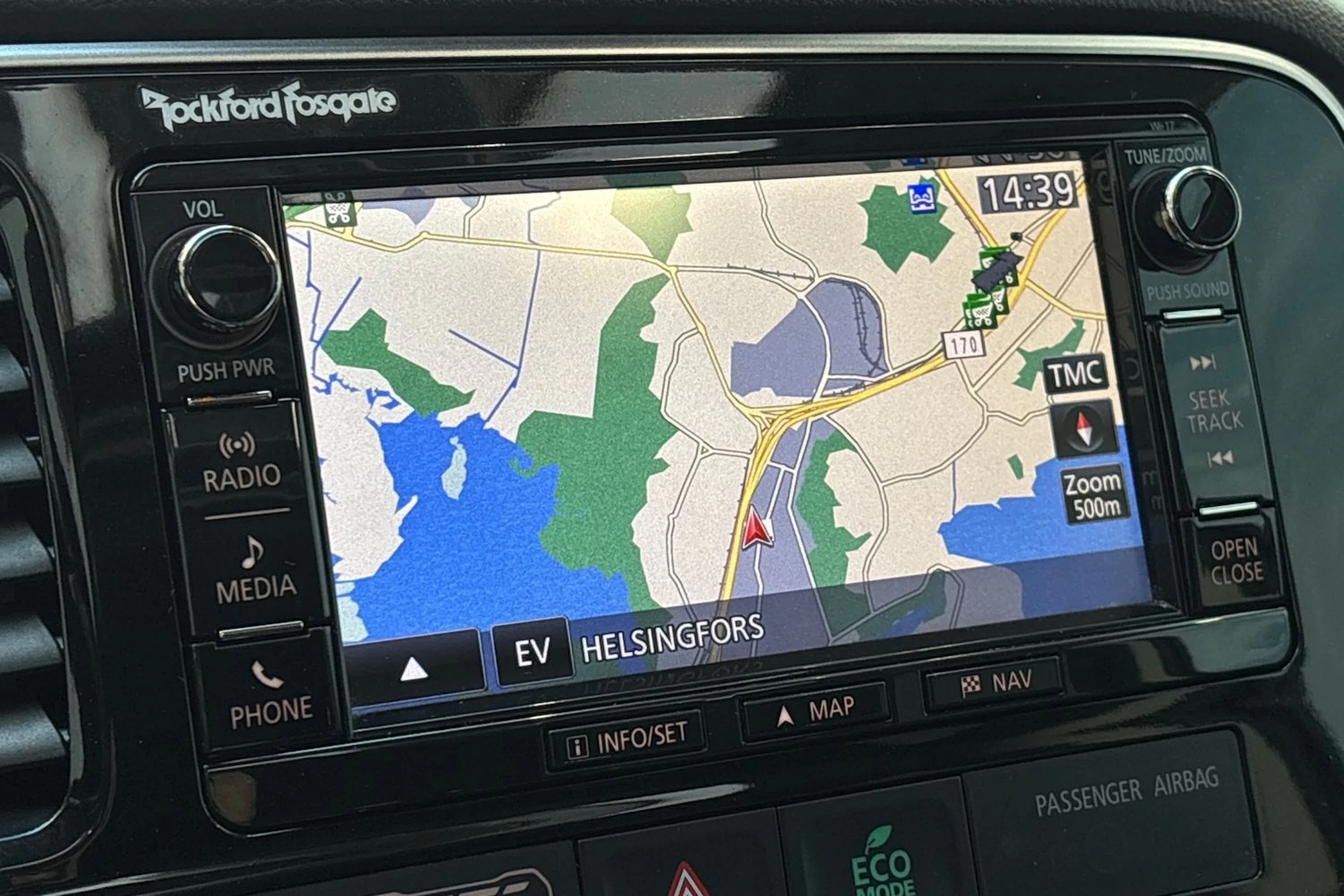 musta Mitsubishi Outlander PHEV 2017 kuva 19.