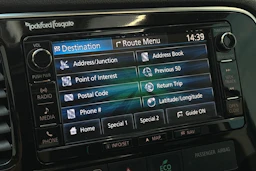 musta Mitsubishi Outlander PHEV 2017 kuva 20.