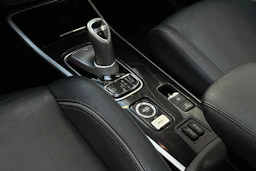 musta Mitsubishi Outlander PHEV 2017 kuva 22.