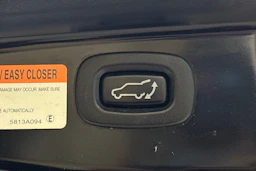 musta Mitsubishi Outlander PHEV 2017 kuva 24.