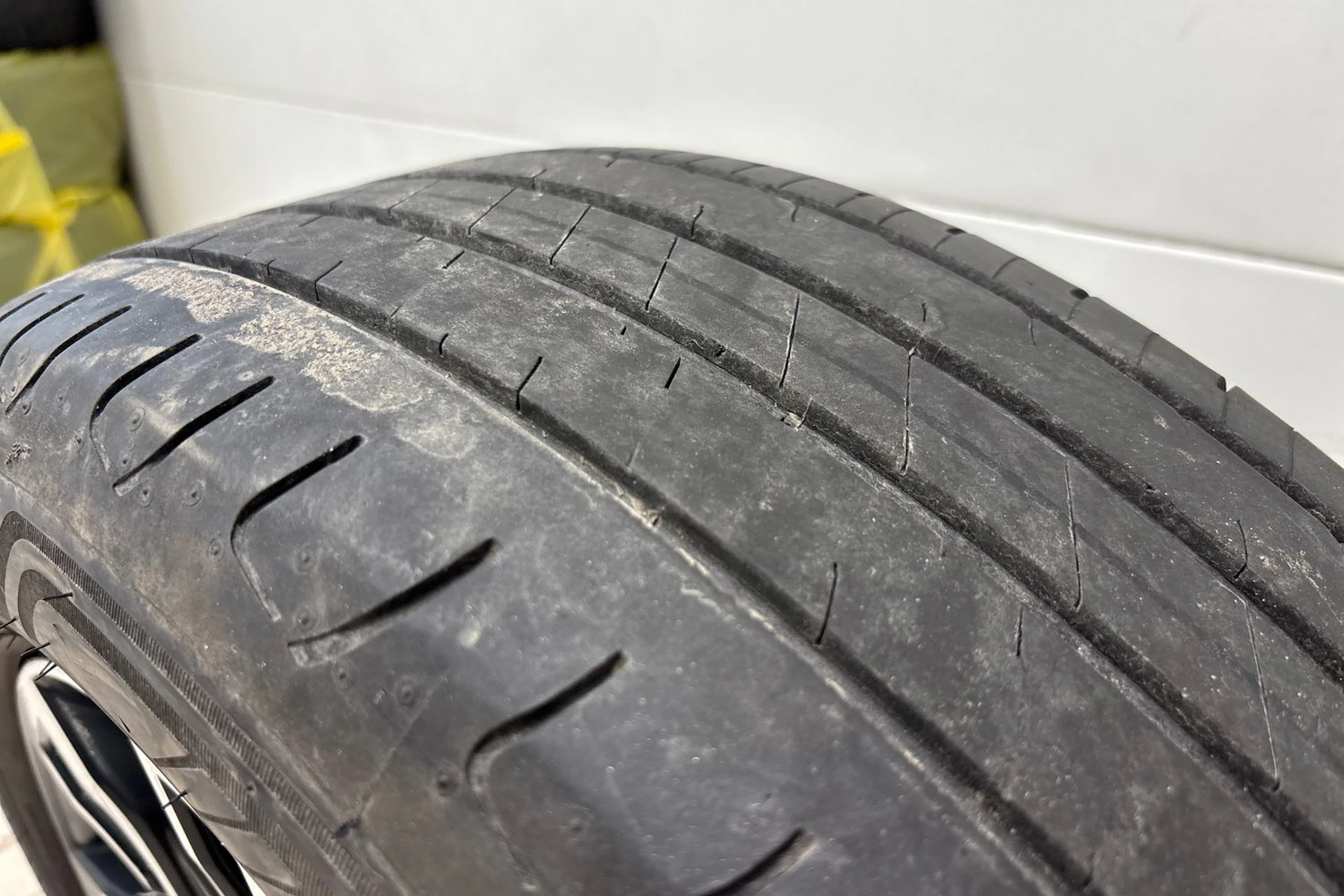 Valkoinen Mitsubishi Outlander PHEV 2017 kuva 10.