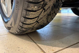 Valkoinen Mitsubishi Outlander PHEV 2017 kuva 12.