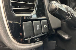 Valkoinen Mitsubishi Outlander PHEV 2017 kuva 15.