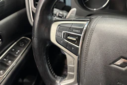 Valkoinen Mitsubishi Outlander PHEV 2017 kuva 16.