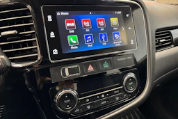 Valkoinen Mitsubishi Outlander PHEV 2017 kuva 21.