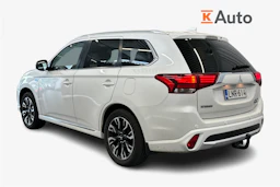 valkoinen Mitsubishi Outlander PHEV 2017 kuva 2.
